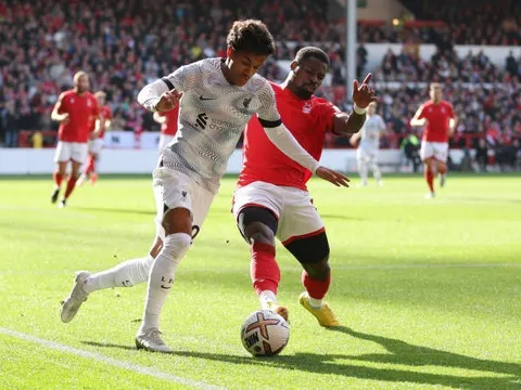 Tiền vệ Liverpool bị chê không đủ trình đá Premier League