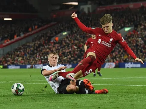CHÍNH THỨC! Liverpool ký thần đồng 17 tuổi