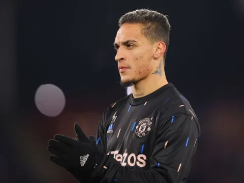 Phản ứng của BLĐ Man Utd với Antony