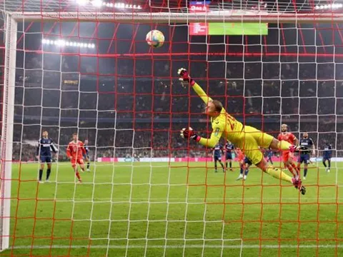 Thoát thua ở phút 90, Bayern Munich tiếp tục gây thất vọng