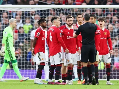 'Antony phô trương, thiếu tôn trọng khiến Casemiro bị đuổi'