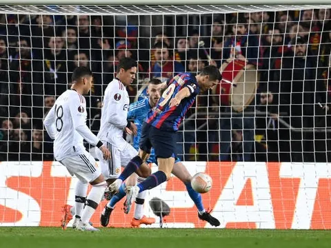 Barca đón cú sốc quá lớn trước Man Utd