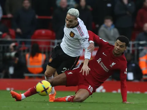 Glenn Hoddle chỉ trích bom tấn Man Utd vì cãi lời Ten Hag