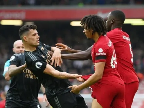 Alexander-Arnold cười khi nói về tình huống bước ngoặt của Xhaka