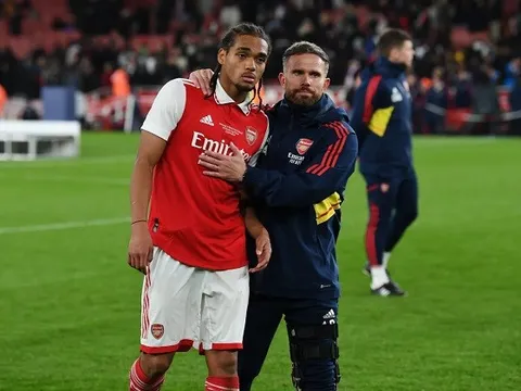 Bị West Ham hủy diệt, Wilshere vẫn khen ngợi sao trẻ Arsenal