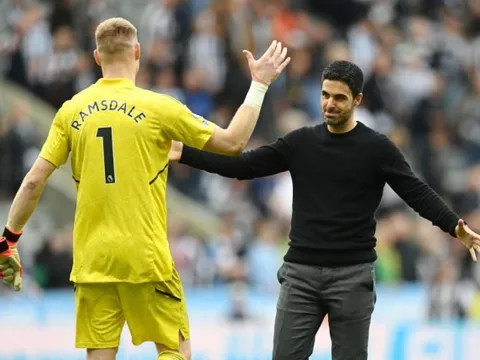 Rất nhanh chóng, Arteta chốt tương lai Ramsdale ở Arsenal