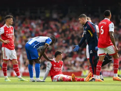 Ian Wright bối rối vì quyết định của 2 sao Arsenal