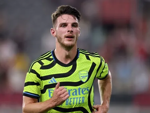 Rice xứng đáng đeo băng đội trưởng Arsenal