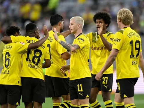 Dortmund giành thắng lợi 6 sao