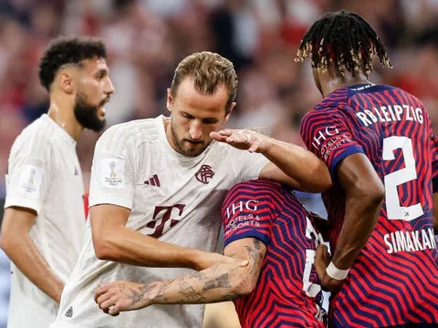 Kane ra mắt, Bayern thua tan tác và mất luôn danh hiệu