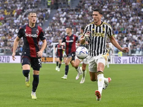 Juventus chia điểm, Napoli bám sát ngôi đầu