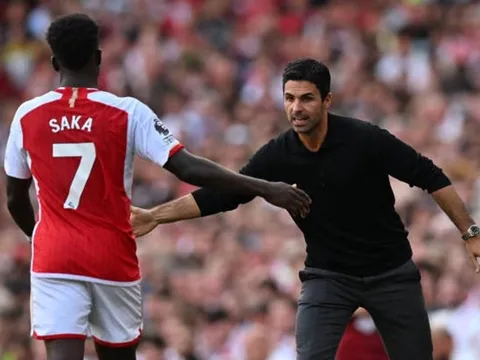 Bukayo Saka bị "chê", Mikel Arteta lên tiếng đáp trả