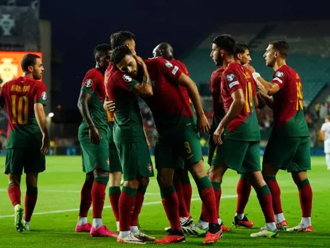 "Siêu trung vệ" gây choáng không kém Bruno Fernandes