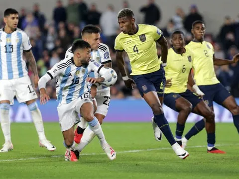 Vắng Lisandro Martinez, "siêu trung vệ" xuất hiện trên tuyển Argentina