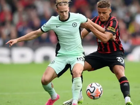 'Mudryk đang tiến bộ'