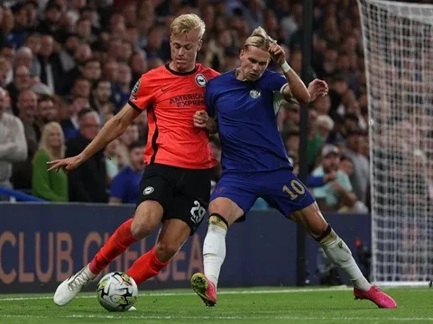 Phản ứng của fan Chelsea khi Mudryk bị thay ra sớm