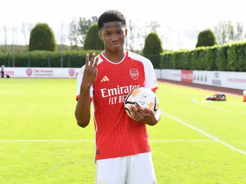 Chido Obi-Martin, "báu vật" Arsenal hủy diệt U16 Liverpool, là ai?