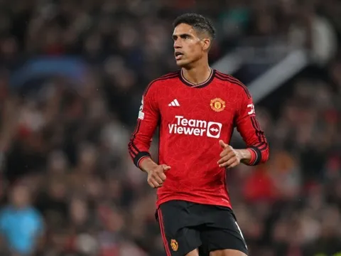Varane bất mãn, gặp thẳng Ten Hag nói chuyện