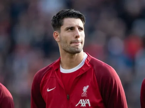 Rio Ferdinand chỉ ra tân binh bị thổi phồng tài năng của Liverpool