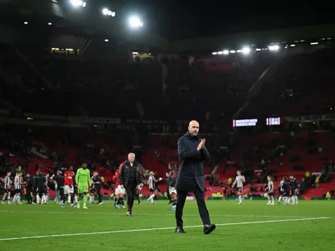 Thua Newcastle, Ten Hag biết phải ký gấp 1 bản hợp đồng