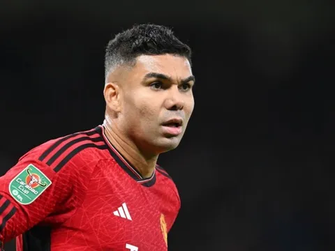 Chủ mới M.U gặp ác mộng với Casemiro
