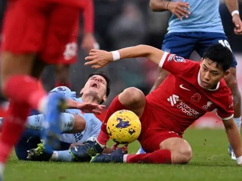 'Tấm thẻ đỏ rõ ràng cho Liverpool'