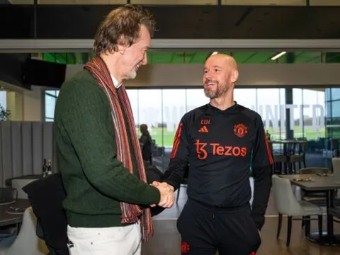 Chủ mới Man Utd tiếp sức cho thấy trò HLV Ten Hag