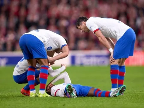 Thua trận, Barcelona nhận thêm tin dữ từ trụ cột