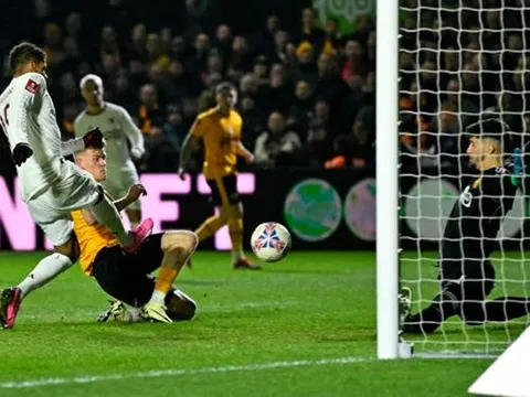 Thua M.U, HLV Newport County "tâm phục khẩu phục"