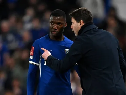 Pochettino 'mắc kẹt' với bộ đôi bom tấn