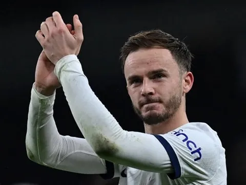 James Maddison "cà khịa" Neal Maupay sau chiến thắng trước Brentford