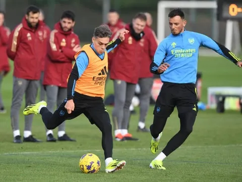 Arsenal chuẩn bị cho cuộc đối đầu Nottingham Forest, vắng mặt bộ đôi trụ cột trên sân tập