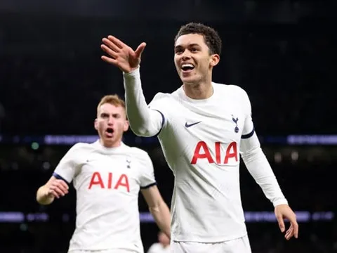 Sao Tottenham tiết lộ chỉ dẫn của Ange Postecoglou trong giờ nghỉ