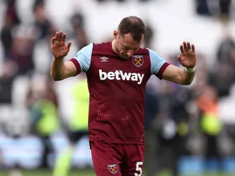 Bị Arsenal vùi dập, sao West Ham muối mặt xin lỗi người hâm mộ