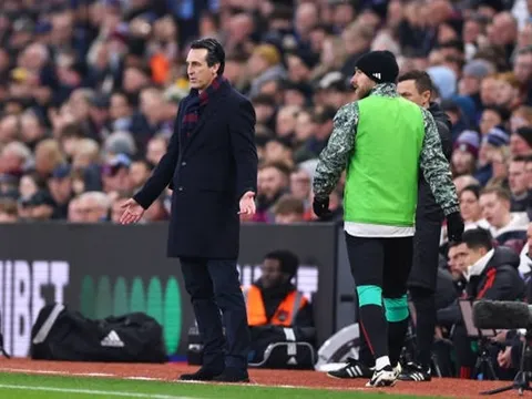 Unai Emery than phiền vì các học trò hóa “chân gỗ”