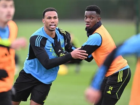 Eddie Nketiah chọn đồng đội là trung vệ xuất sắc nhất Ngoại hạng Anh