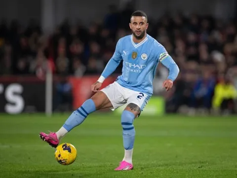 Kyle Walker không hài lòng về hàng thủ Man City