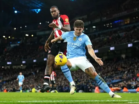 John Stones là điểm tựa nơi hàng thủ Manchester City