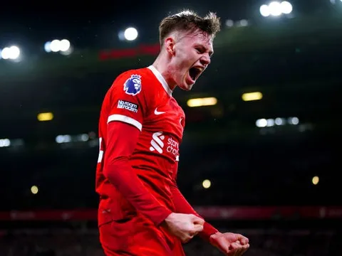 Nhờ Arnold chấn thương, "báu vật" của Liverpool đã bước ra ánh sáng