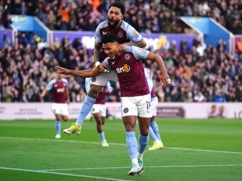Ollie Watkins khiến đồng đội e ngại