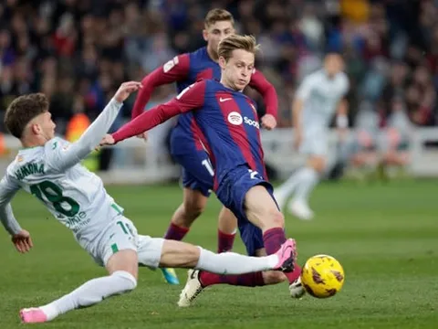 Frenkie De Jong là không thể thay thế trong đội hình Barcelona