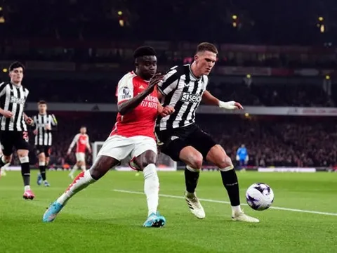 Rio Ferdinand "đính chính" sau những phát biểu nhắm vào Bukayo Saka