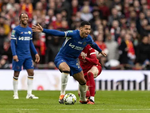 "Cú lừa" xuất hiện trong trận chung kết Carabao Cup