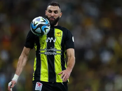 Karim Benzema "than khổ" ở Al Ittihad