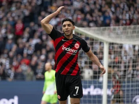 Vì sao Bundesliga, Liverpool và Arsenal "va nhau" trên thị trường chuyển nhượng