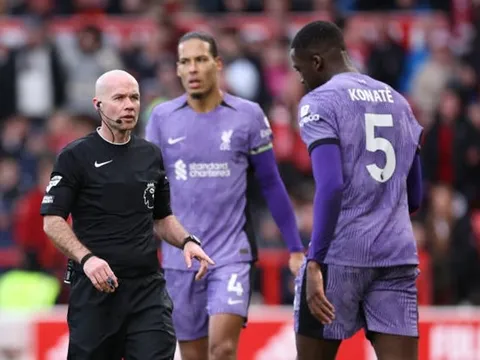 Alan Shearer nổi đóa vì trọng tài "thiên vị" Liverpool