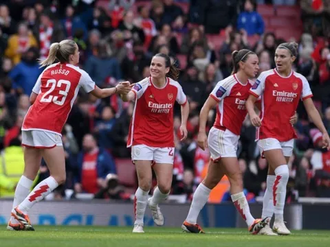 Choáng váng với Arsenal
