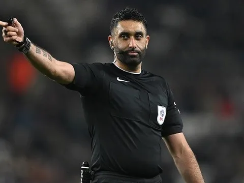 Chân dung trọng tài gốc Nam Á đầu tiên trong lịch sử Premier League