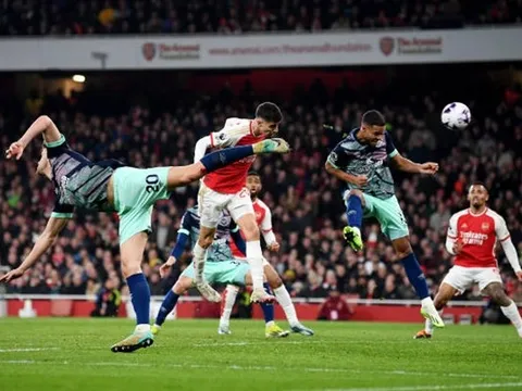 "Ăn vạ rõ ràng, thẻ đỏ cho Havertz"