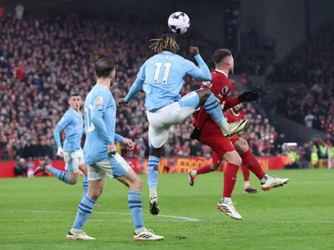 Jeremy Doku khiến cổ động viên Liverpool "cay cú"
